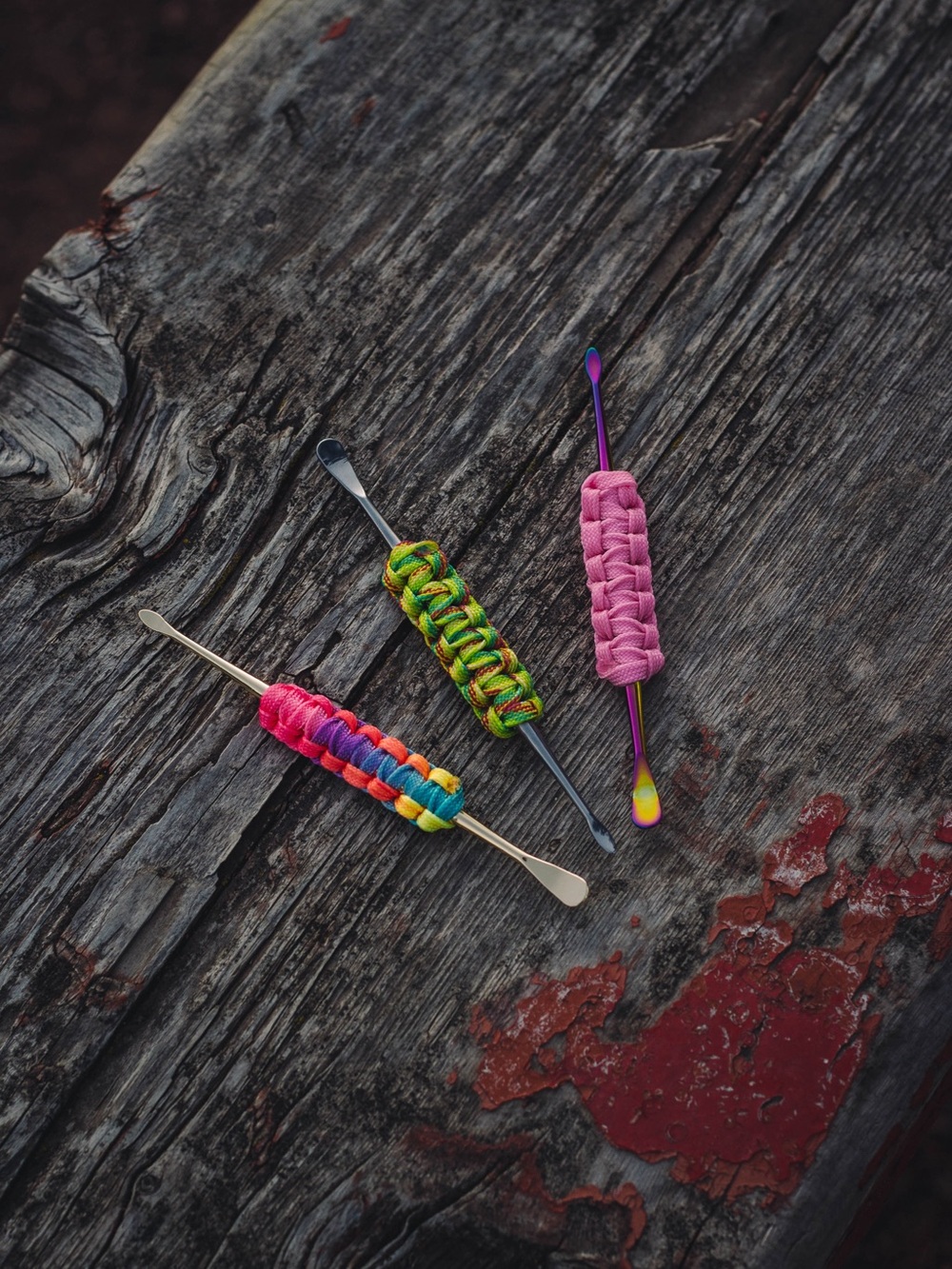 Handmade Paracord Craft Tool Cosmetic Wax Carver - Assorted Colors + Free Gift!